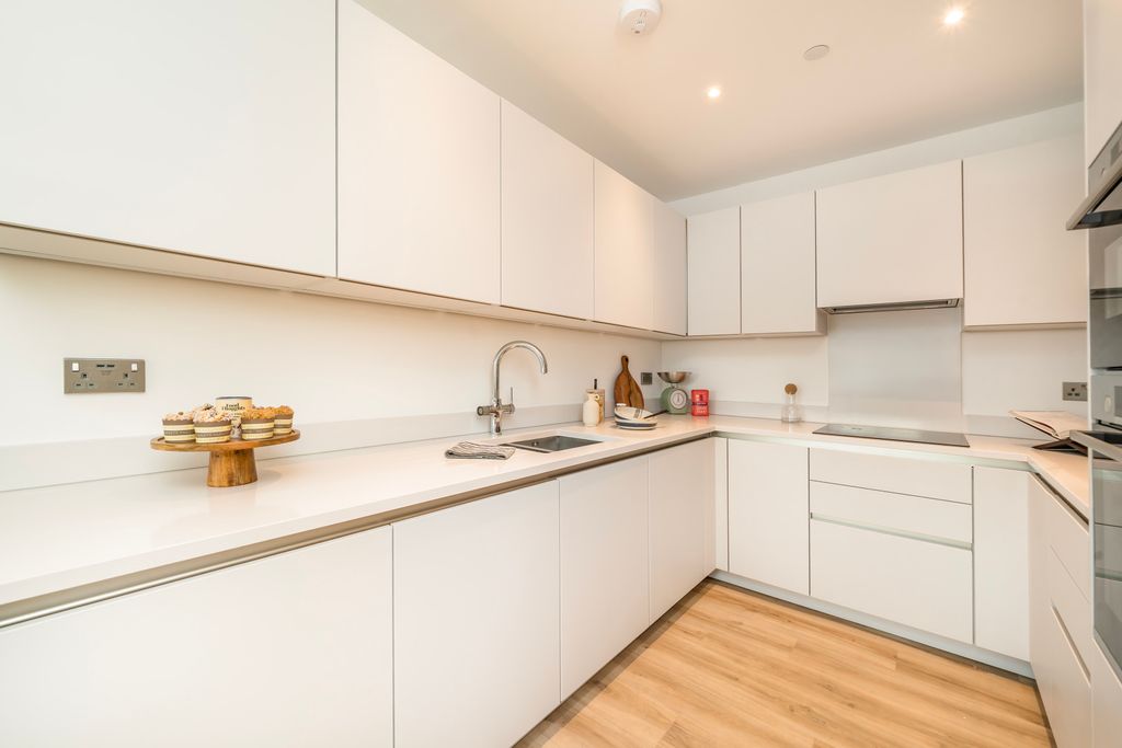 Property photo 3 of 19 Kitchen