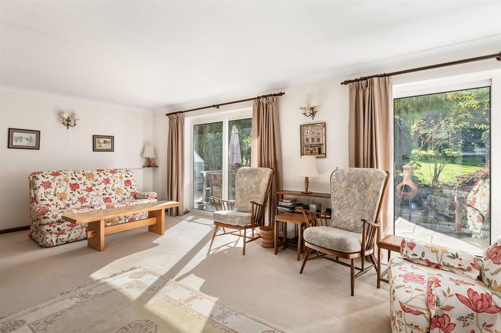 Property photo 3 of 22 Sitting Room