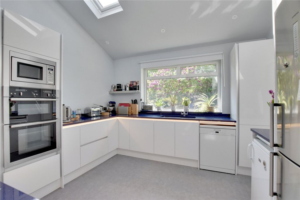 Property photo 3 of 28 Picture No. 25