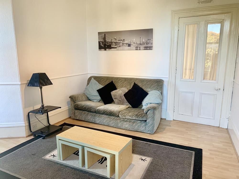 Property photo 3 of 8 Lounge 2