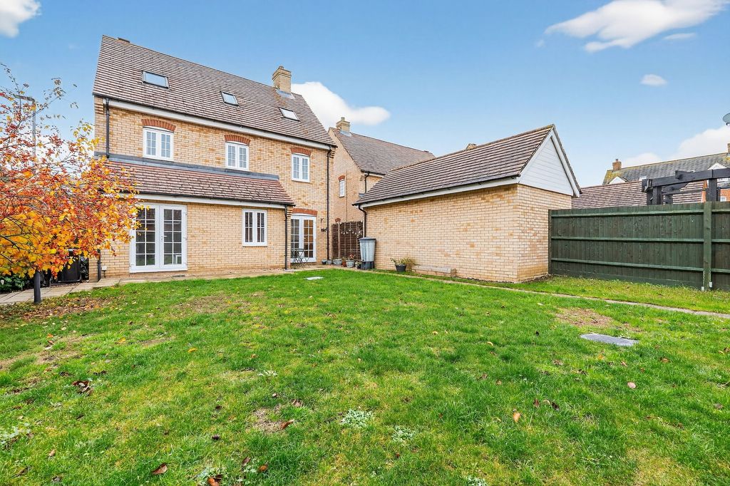 Property photo 2 of 27