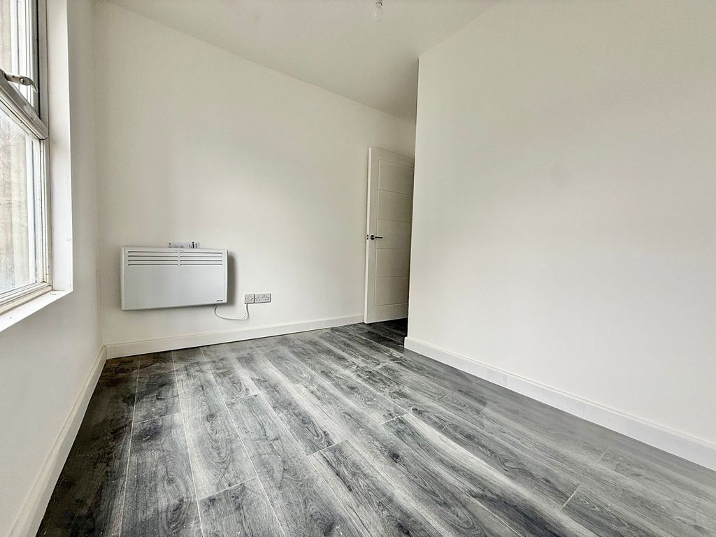 Property photo 1 of 5 Room