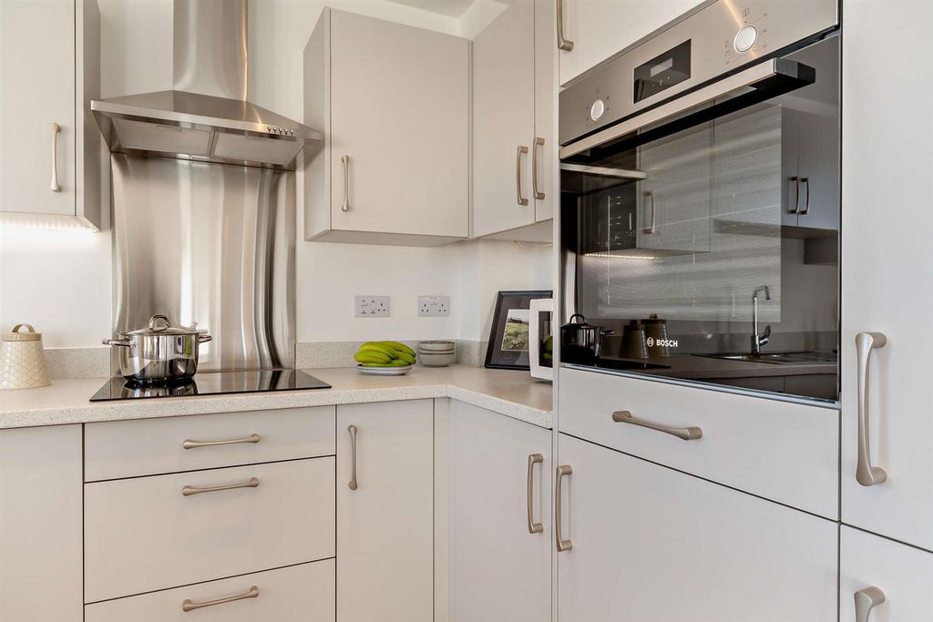 Property photo 2 of 10 8631338-Interior09-800.Jpg