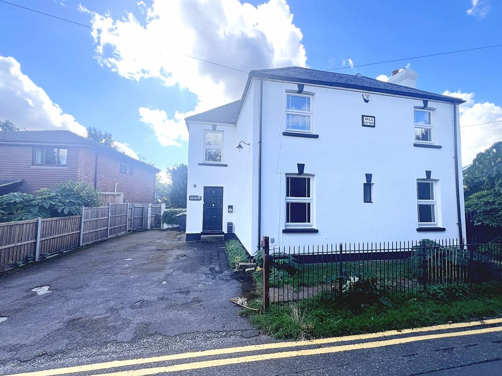 Property photo 1 of 11 Front