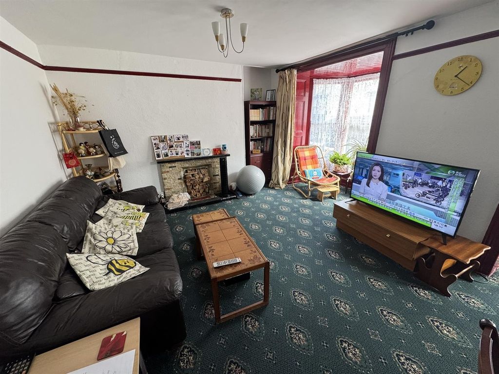 Property photo 3 of 15 Living Room