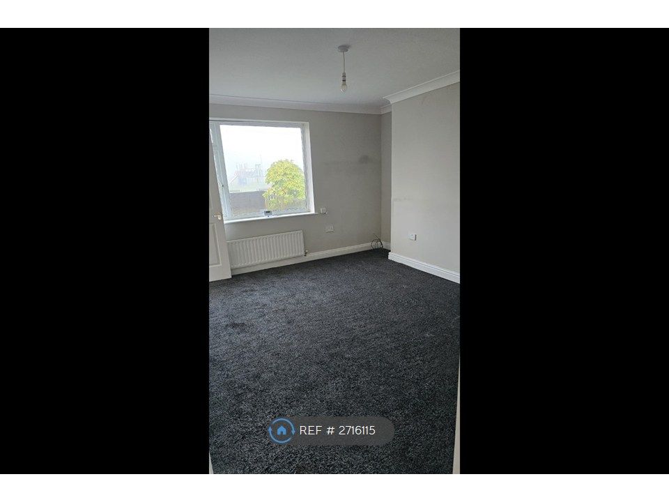 Property photo 3 of 14 Living Room