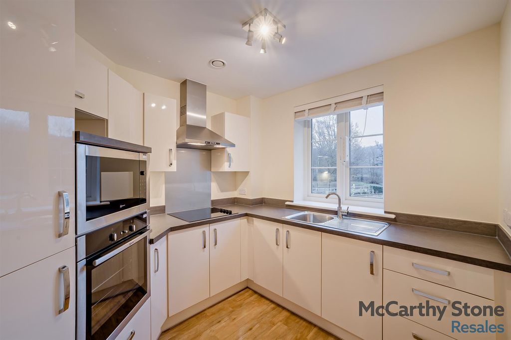 Property photo 2 of 22 8676815-Interior01-800.Jpg