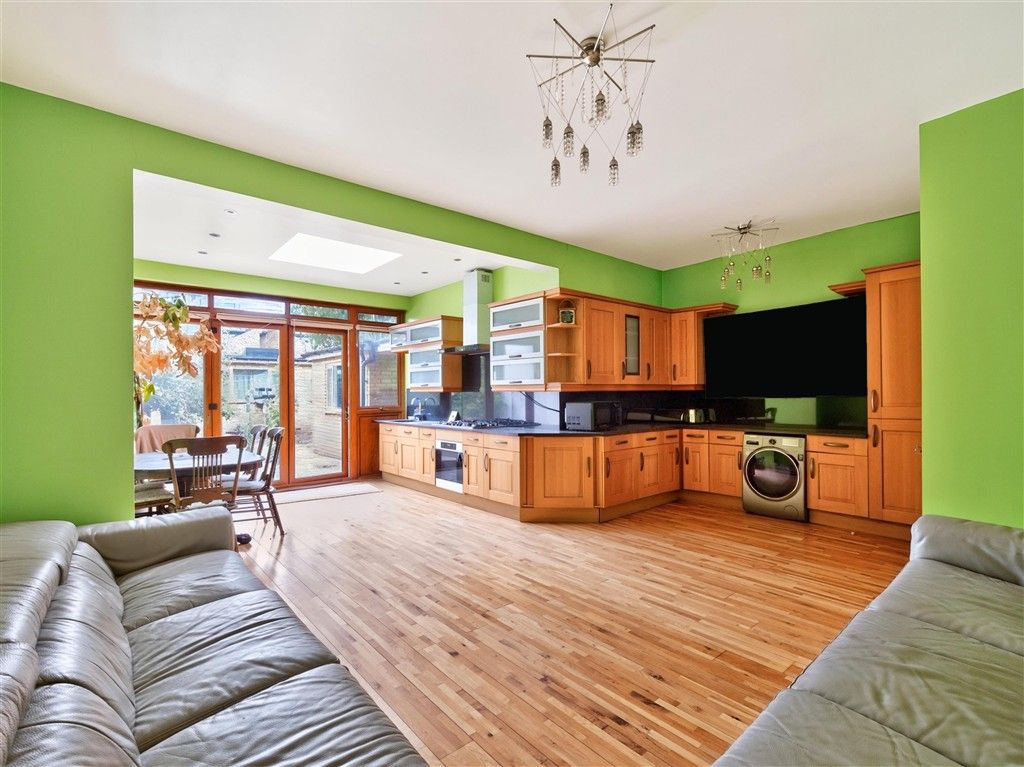 Property photo 1 of 17 Kitchen