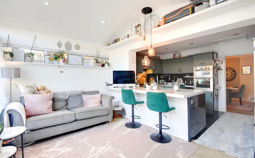 Property photo 3 of 16