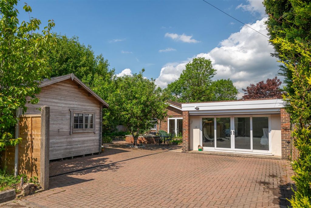 Property photo 2 of 20 Westview Summer Externals-17.Jpg
