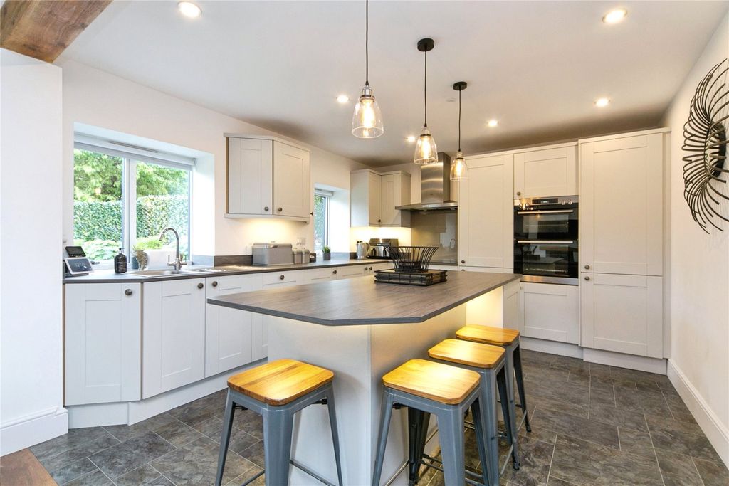 Property photo 3 of 16 Kitchen