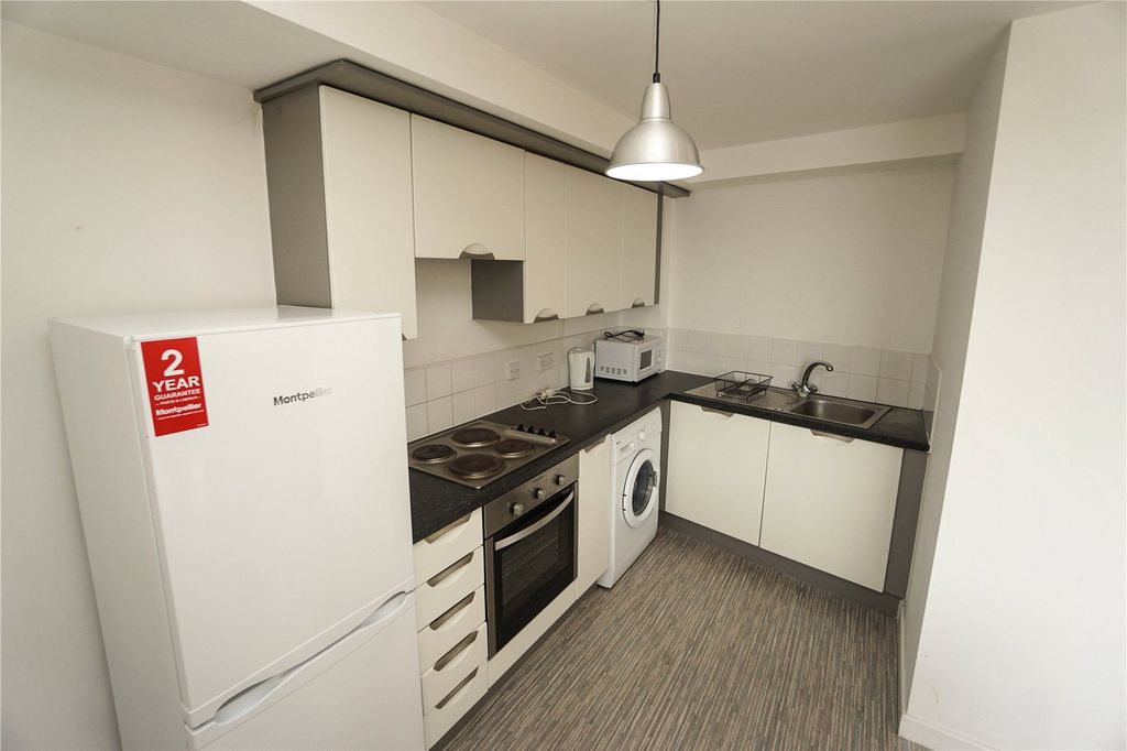 Property photo 3 of 9 Photo 6