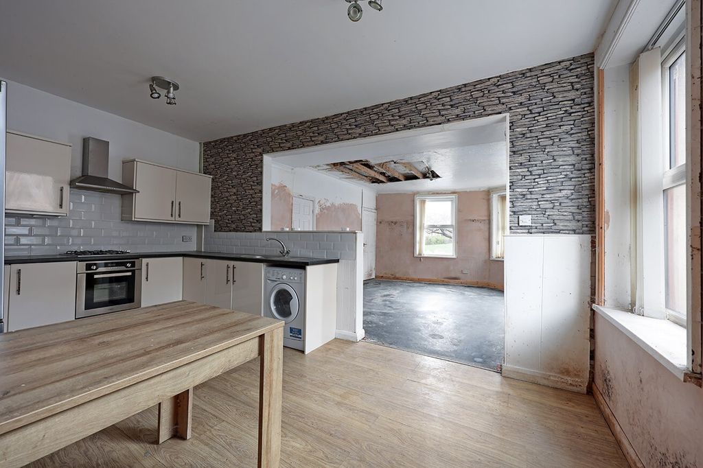 Property photo 3 of 11 5054802