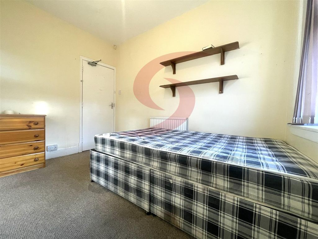 Property photo 3 of 4 Room