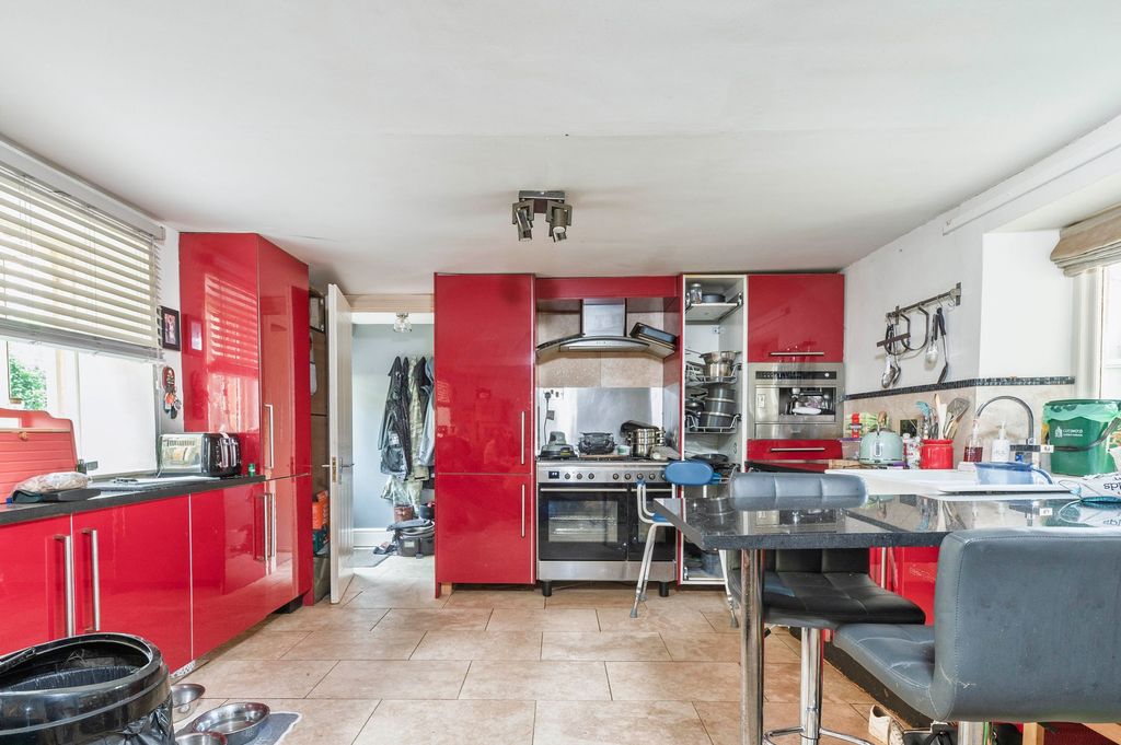 Property photo 2 of 10 Kitchen
