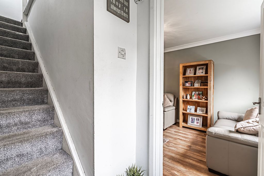 Property photo 2 of 21