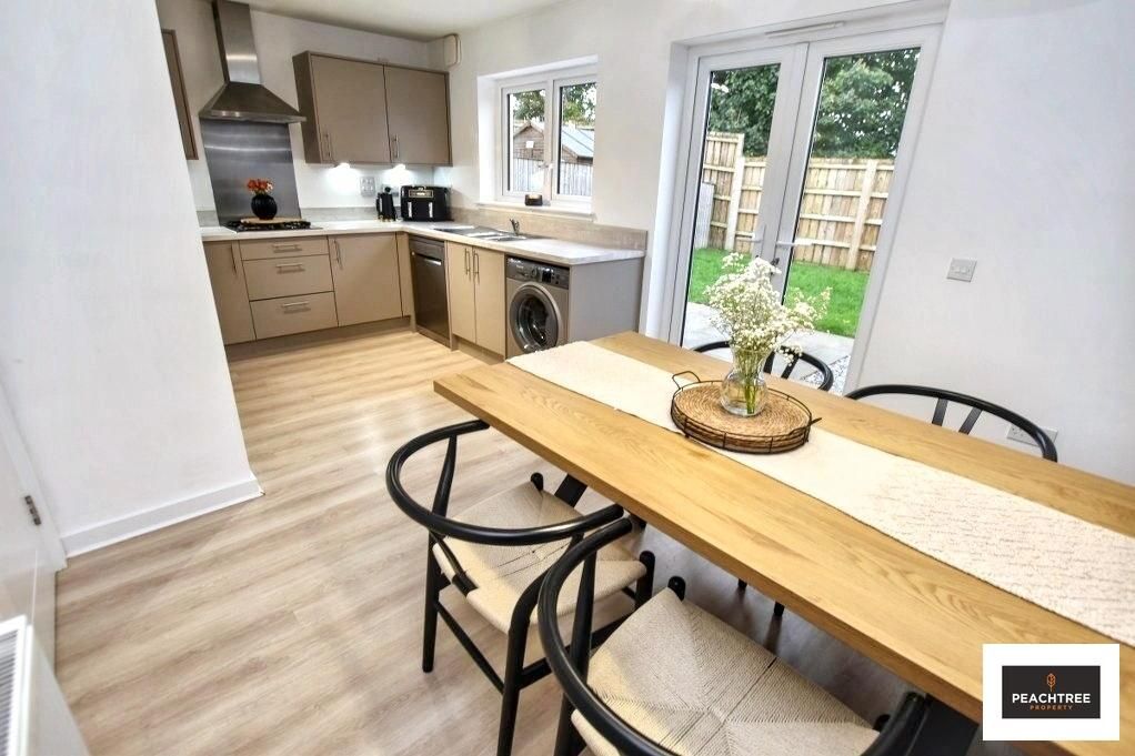 Property photo 3 of 20 Kitchen