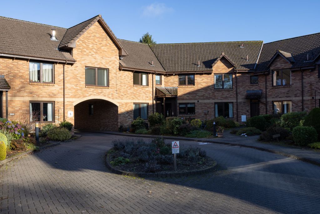 Property photo 1 of 24