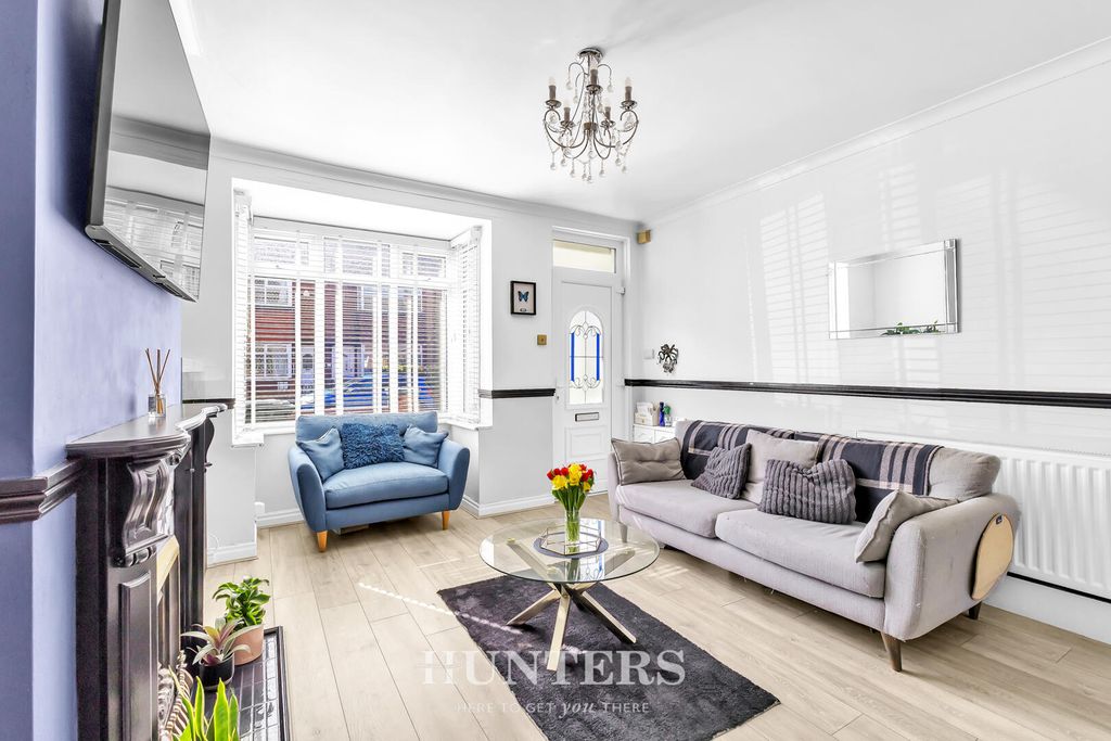 Property photo 3 of 17 Living Room