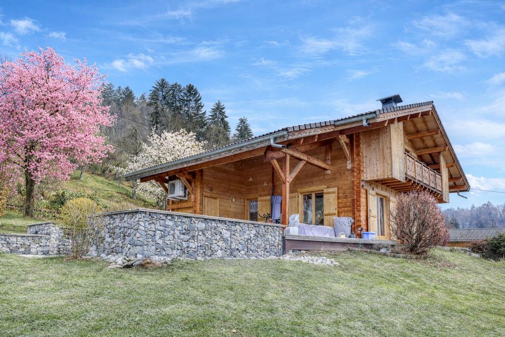Property photo 2 of 12 Combloux Chalet For