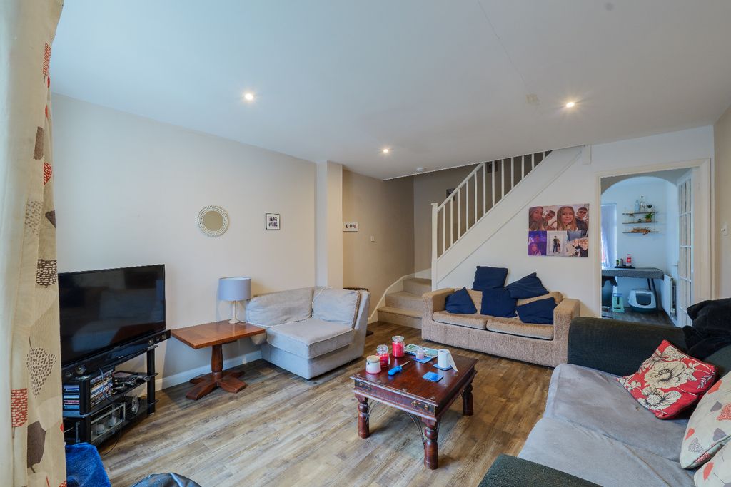 Property photo 3 of 13 4642445