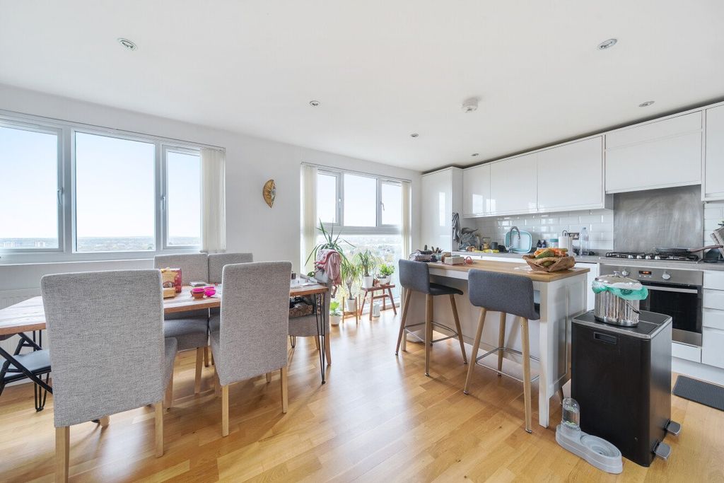 Property photo 2 of 20 Picture No. 11