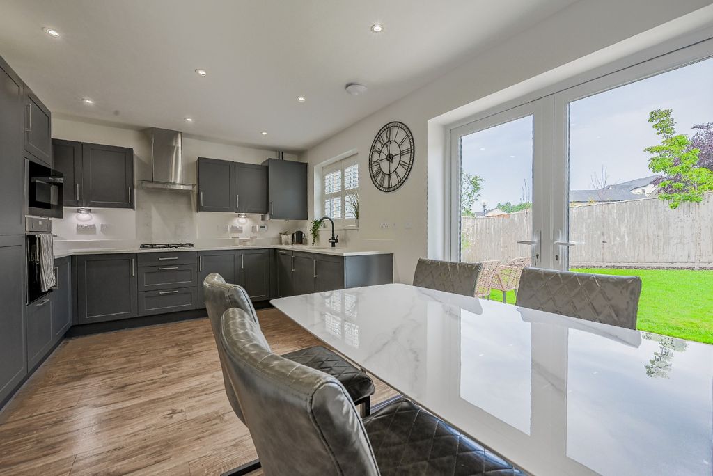 Property photo 3 of 47 4271842