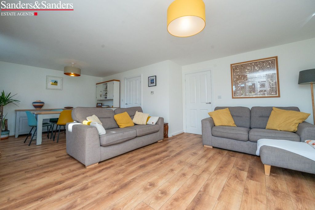 Property photo 3 of 31 Photograph 2