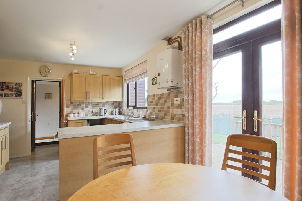 Property photo 2 of 21 4327624