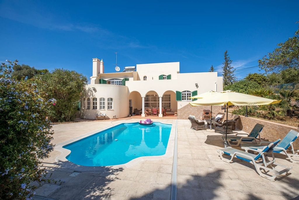 Property photo 1 of 35 Exclusive 5 (4+1) Bedroom Villa With Pool, Spacious Private Garden And Garage Only 5 Minutes From The Beach