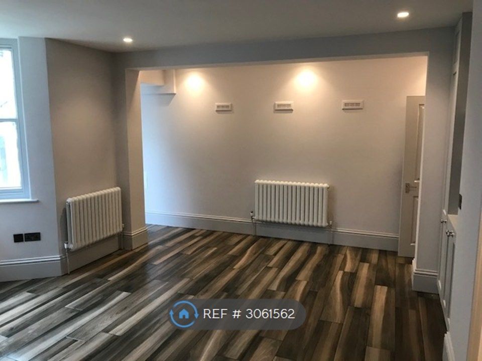 Property photo 3 of 17 Sitting Room 2