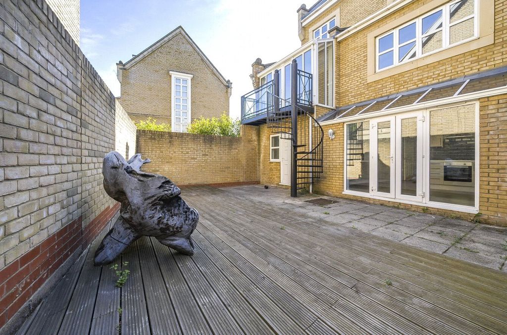 Property photo 3 of 26 Rear Garden