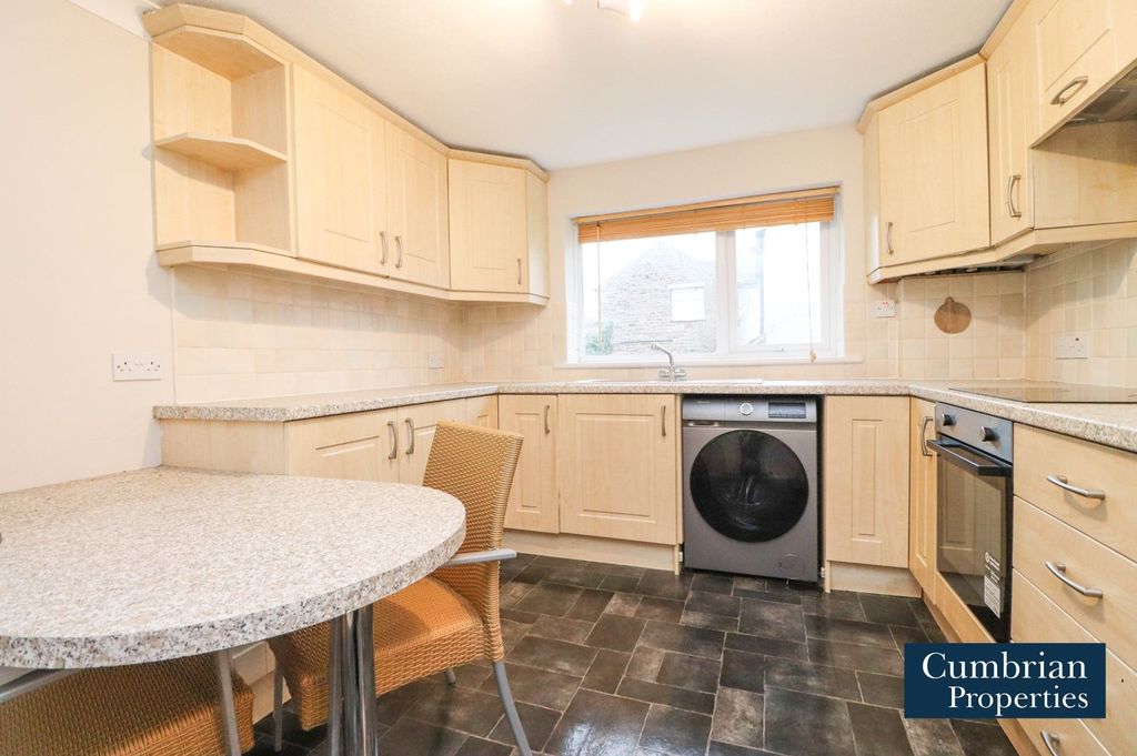 Property photo 2 of 16 Dining Kitchen