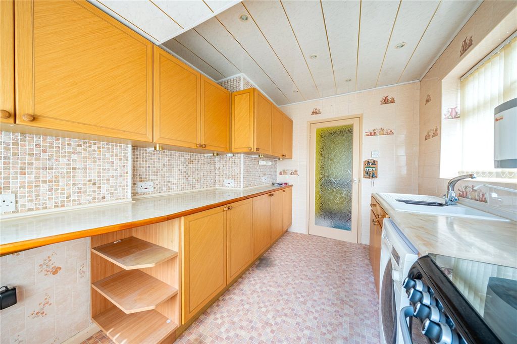 Property photo 3 of 12 Kitchen