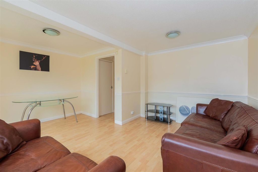 Property photo 2 of 14 61 Pennine Road-10.Jpg