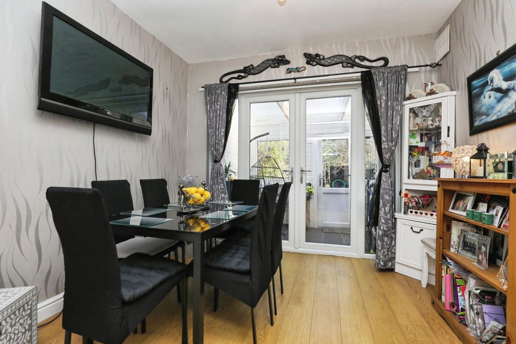 Property photo 3 of 15 Dining Room