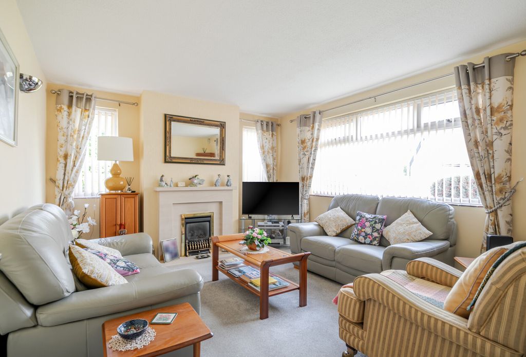 Property photo 2 of 22 Sitting Room