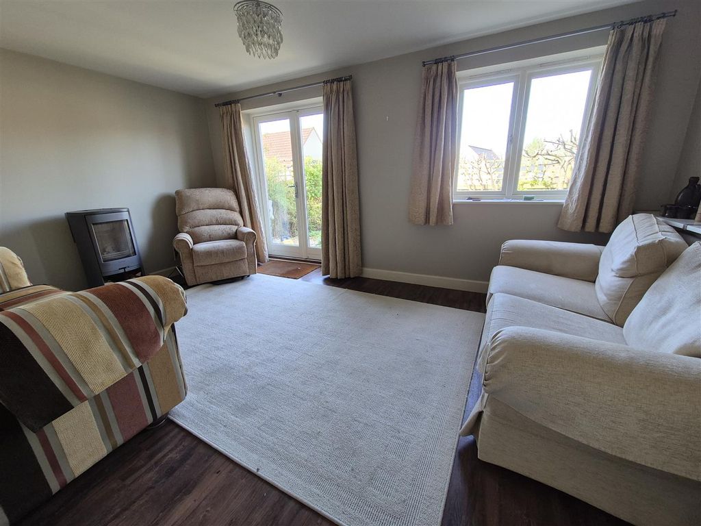 Property photo 3 of 14 Living Room