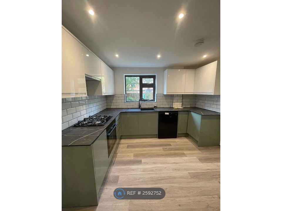 Property photo 2 of 18 Kitchen
