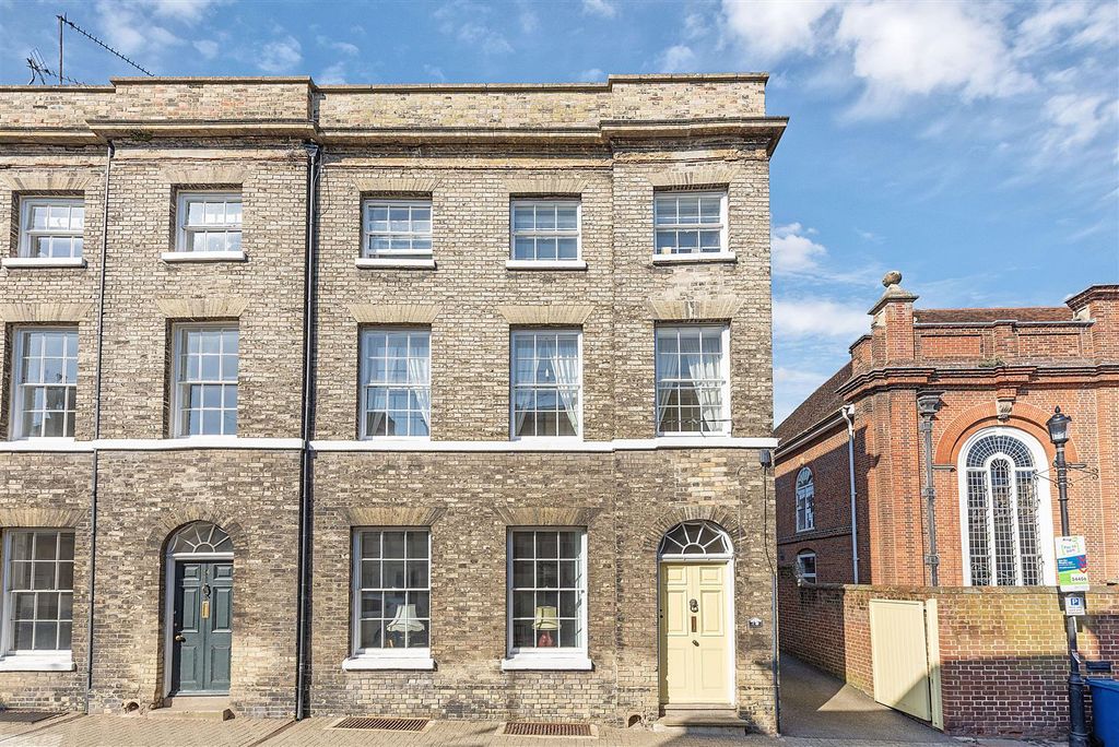 Property photo 1 of 38 15 Churchgate Street Ph03.Jpg