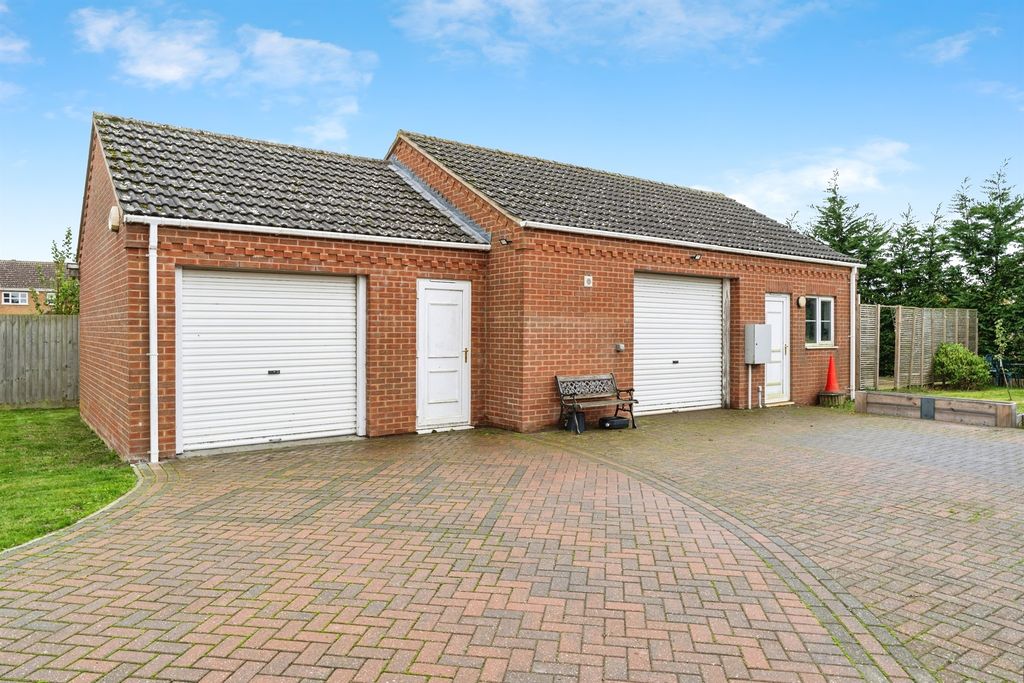 Property photo 3 of 23