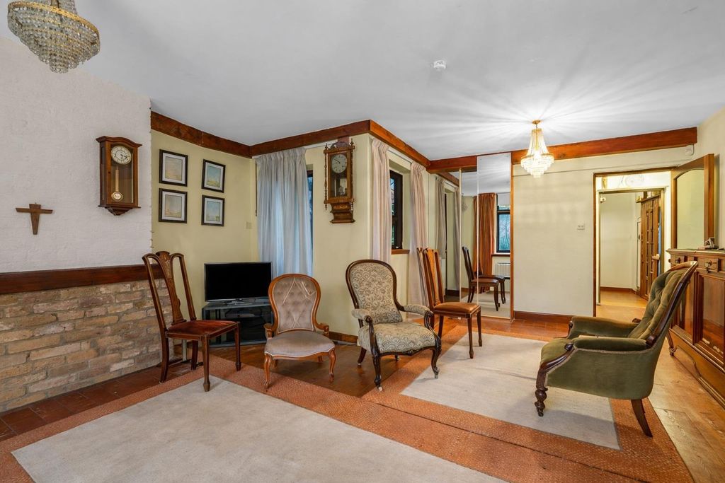 Property photo 2 of 24