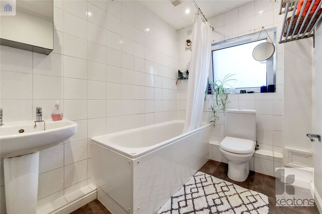 Property photo 3 of 4 Bathroom