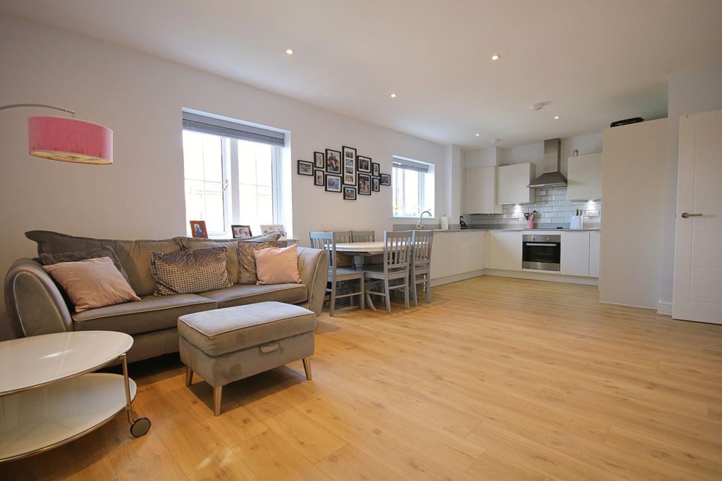 Property photo 2 of 12 liv3 (4).Jpg
