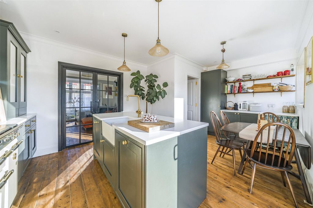 Property photo 1 of 19 Kitchen