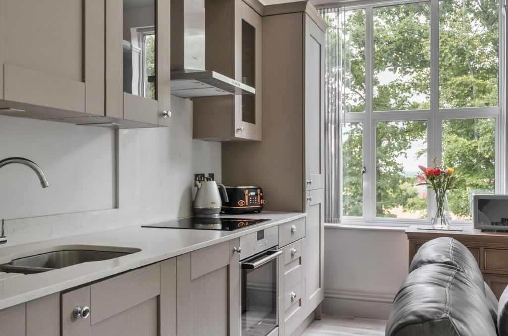 Property photo 3 of 23 1328456-9-687Fb7c...