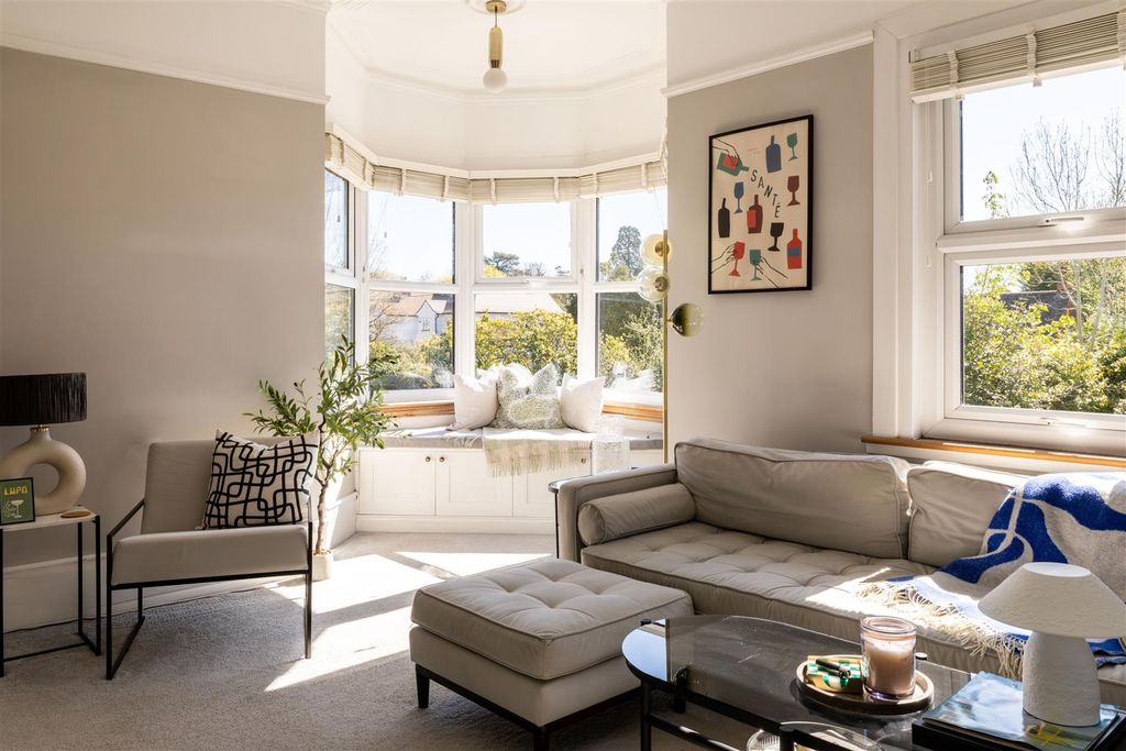 Property photo 3 of 26 Flat 3, 127 Barnett Wood Lane-1.Jpg