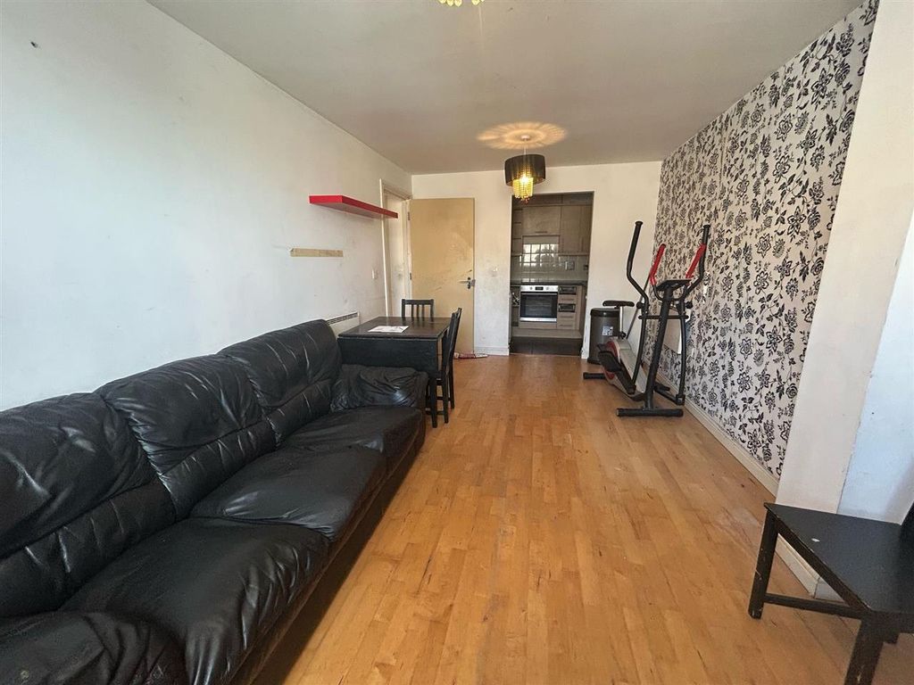 Property photo 2 of 8