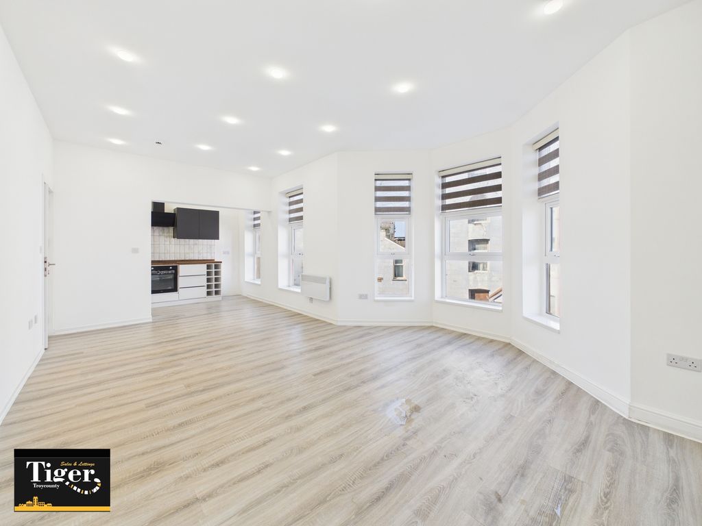 Property photo 3 of 14 Cam03440G0-Pr0560-Still002