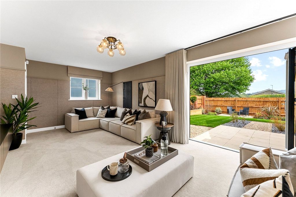 Property photo 2 of 20 Hornbeam Sh